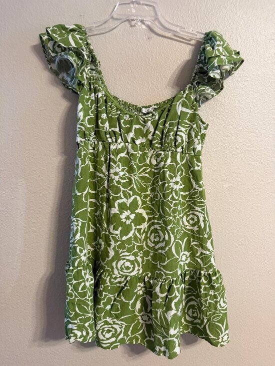 Dresses & Skirts - Green Floral Mini Dress